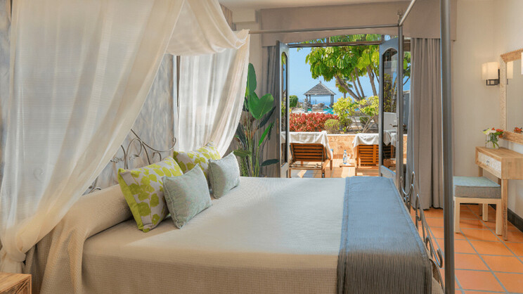 Regency Country Club Apartment Suites